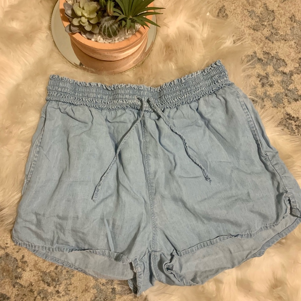 High Rise Soft Shorts Size: L